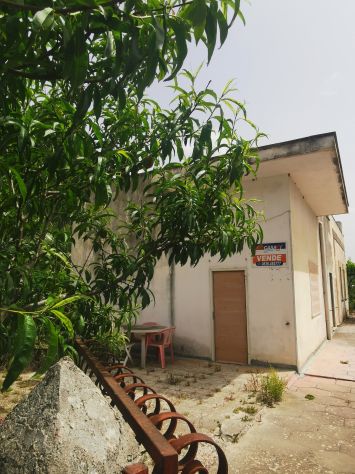 casa indipendente in vendita a Cutrofiano