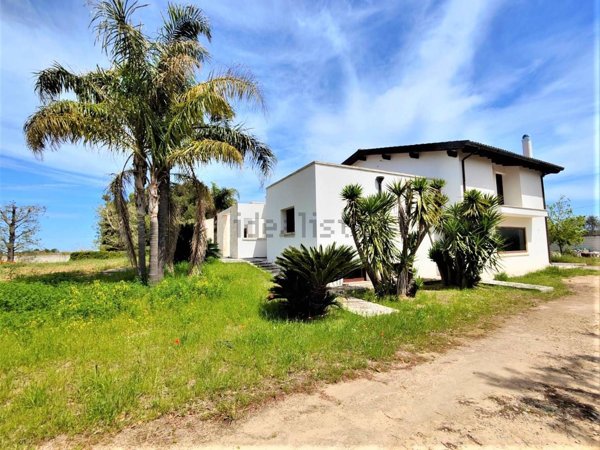 casa indipendente in vendita a Cutrofiano
