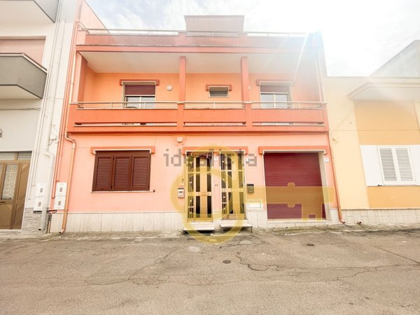 casa indipendente in vendita a Cutrofiano