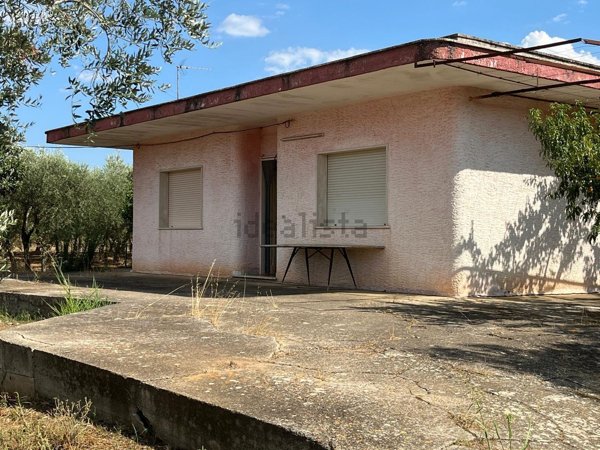 casa indipendente in vendita a Cutrofiano