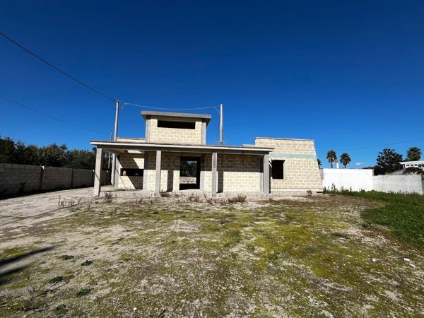 casa indipendente in vendita a Cutrofiano