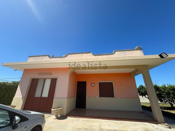 casa indipendente in vendita a Cutrofiano