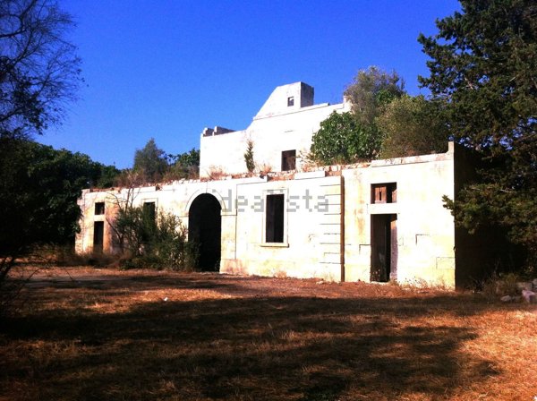 casa indipendente in vendita a Cutrofiano