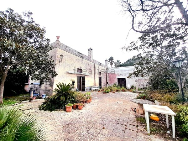casa indipendente in vendita a Cutrofiano