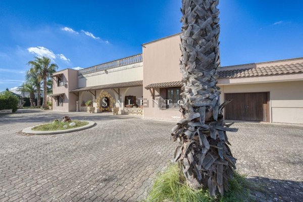 casa indipendente in vendita a Cutrofiano