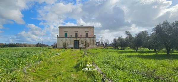 casa indipendente in vendita a Cutrofiano