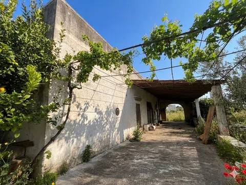 casa indipendente in vendita a Cutrofiano