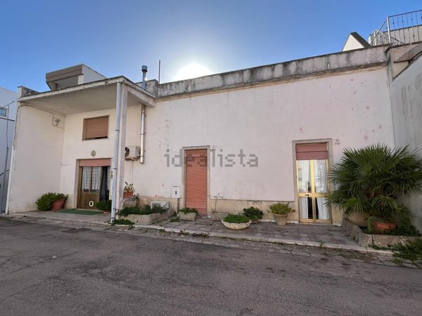 casa indipendente in vendita a Cutrofiano