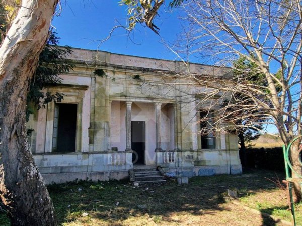 casa indipendente in vendita a Cutrofiano
