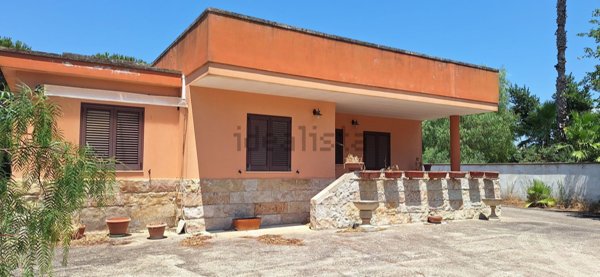 casa indipendente in vendita a Cutrofiano