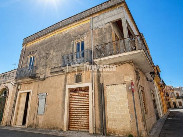 casa indipendente in vendita a Cutrofiano