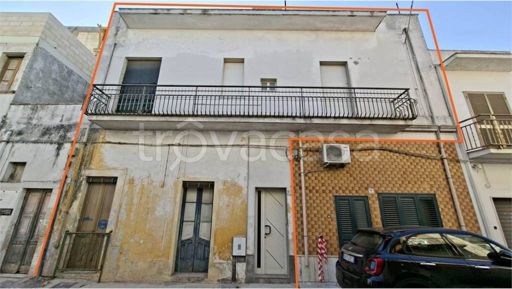casa indipendente in vendita a Cutrofiano
