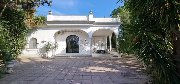 casa indipendente in vendita a Cutrofiano