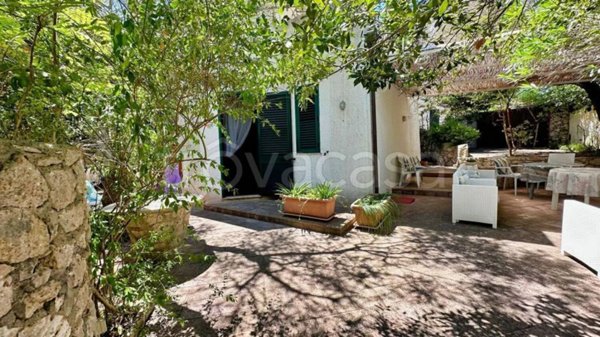 casa indipendente in vendita a Diso in zona Marittima