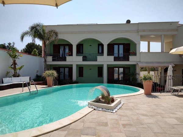 intera palazzina in vendita a Diso in zona Marittima