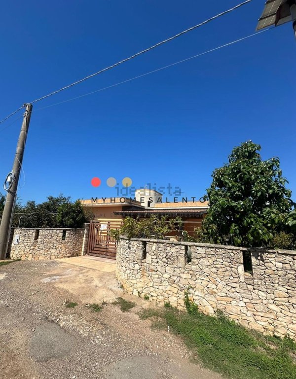 casa indipendente in vendita a Gagliano del Capo