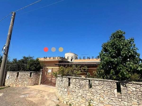 casa indipendente in vendita a Gagliano del Capo
