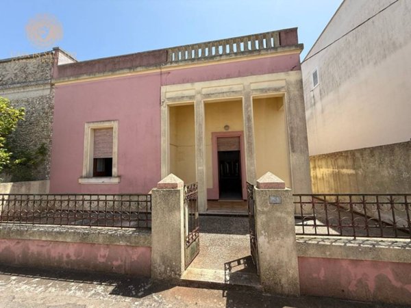 casa indipendente in vendita a Gagliano del Capo in zona Arigliano