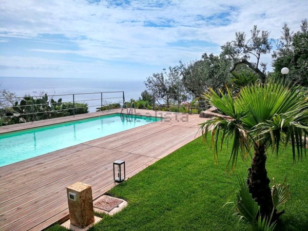 pentavano in vendita a Gagliano del Capo