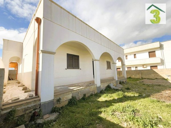 casa indipendente in vendita a Gagliano del Capo in zona Arigliano