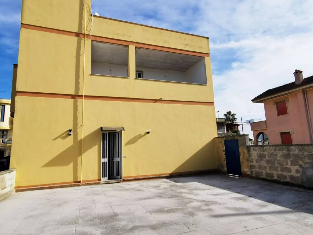 intera palazzina in vendita a Galatina in zona Collemeto