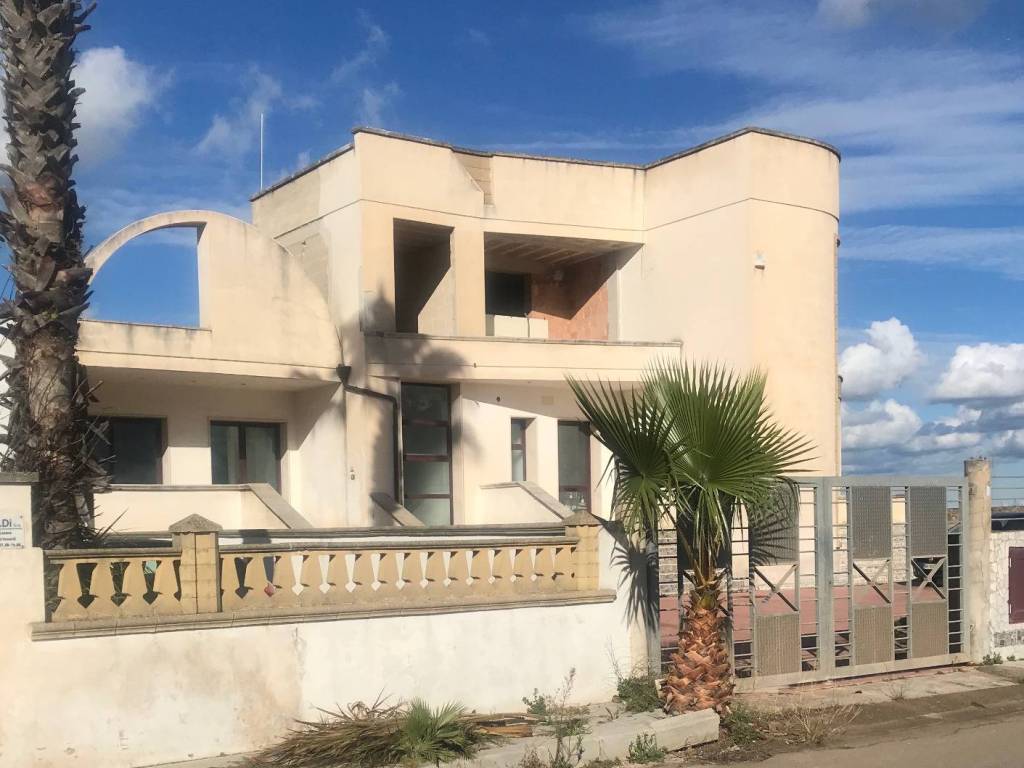 locale commerciale in vendita a Galatina in zona Collemeto