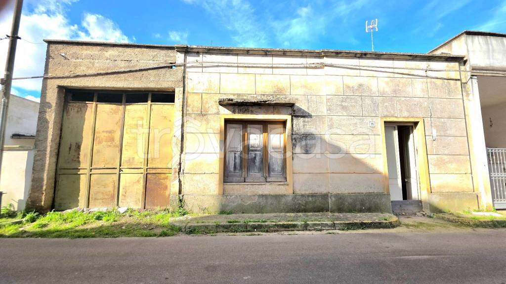 locale commerciale in vendita a Galatina in zona Collemeto