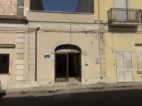 locale commerciale in vendita a Galatina in zona Noha