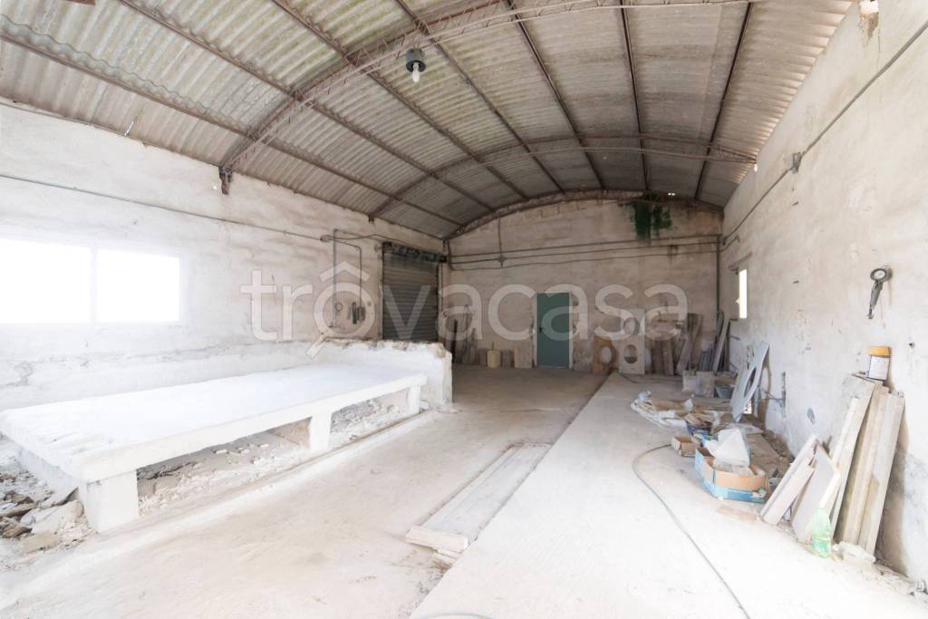 locale commerciale in vendita a Galatone