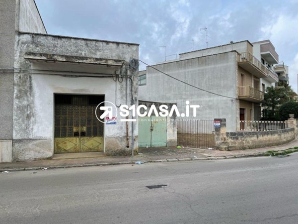 locale commerciale in vendita a Galatone