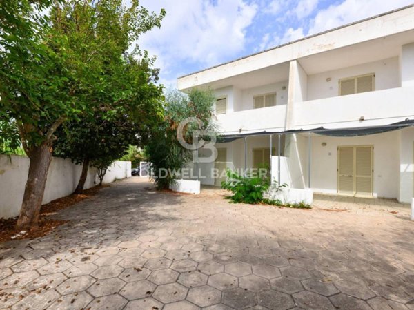 casa indipendente in vendita a Gallipoli in zona Baia Verde