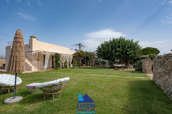 casa indipendente in vendita a Gallipoli in zona Baia Verde