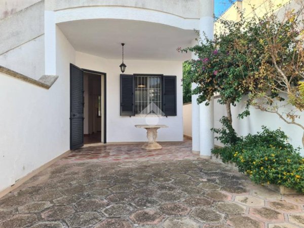 casa indipendente in vendita a Gallipoli in zona Baia Verde