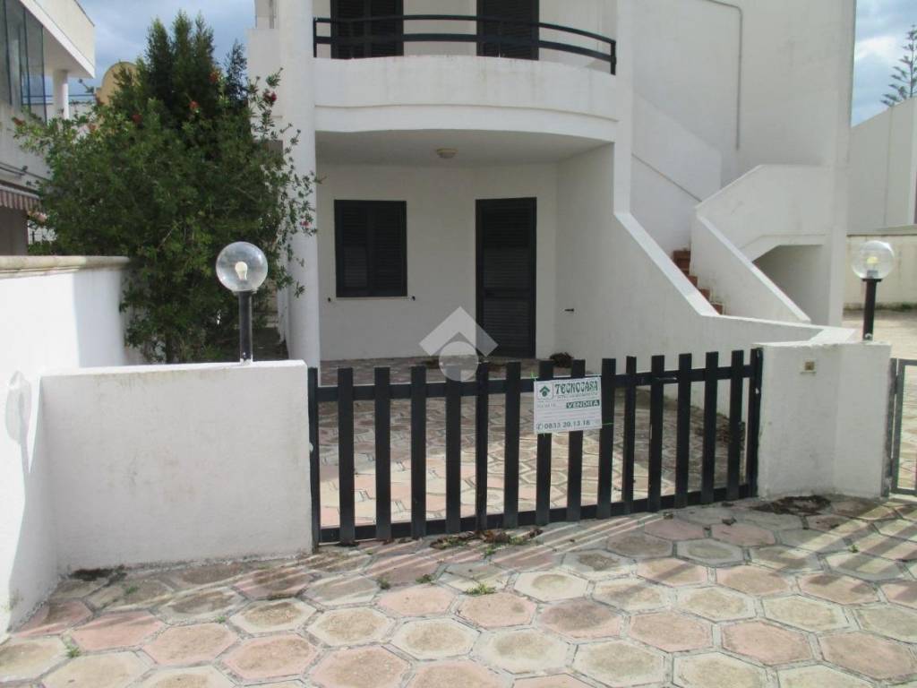 casa indipendente in vendita a Gallipoli in zona Baia Verde