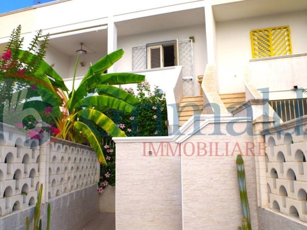 casa indipendente in vendita a Gallipoli in zona Baia Verde