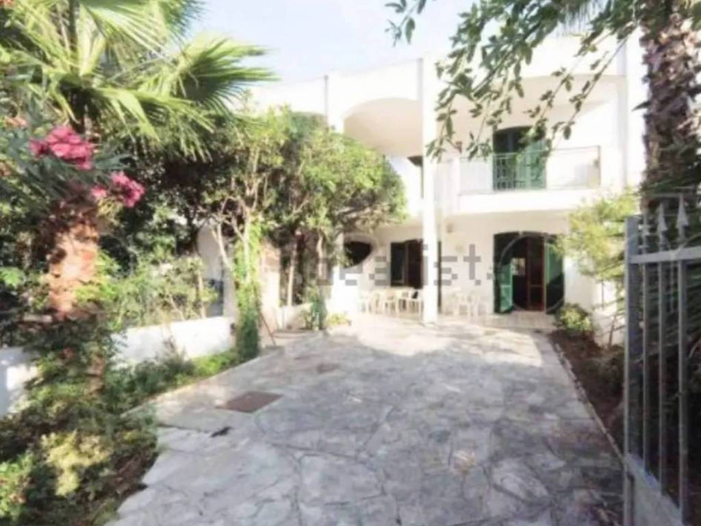 casa indipendente in vendita a Gallipoli in zona Baia Verde