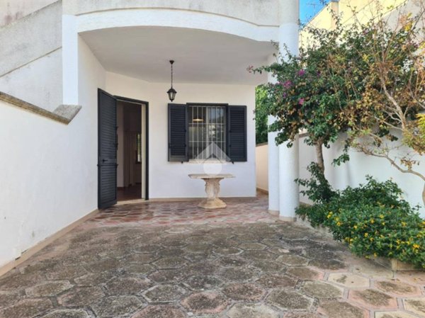 casa indipendente in vendita a Gallipoli in zona Baia Verde