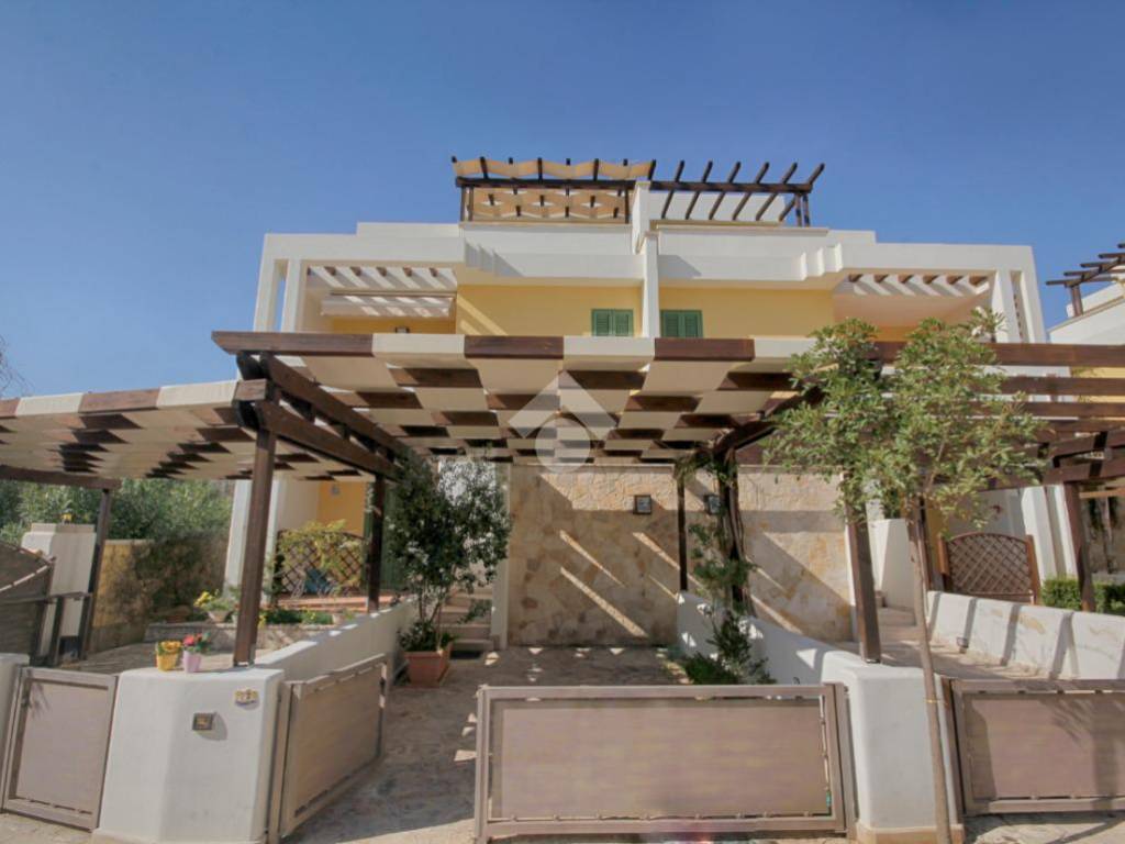 casa indipendente in vendita a Gallipoli in zona Baia Verde