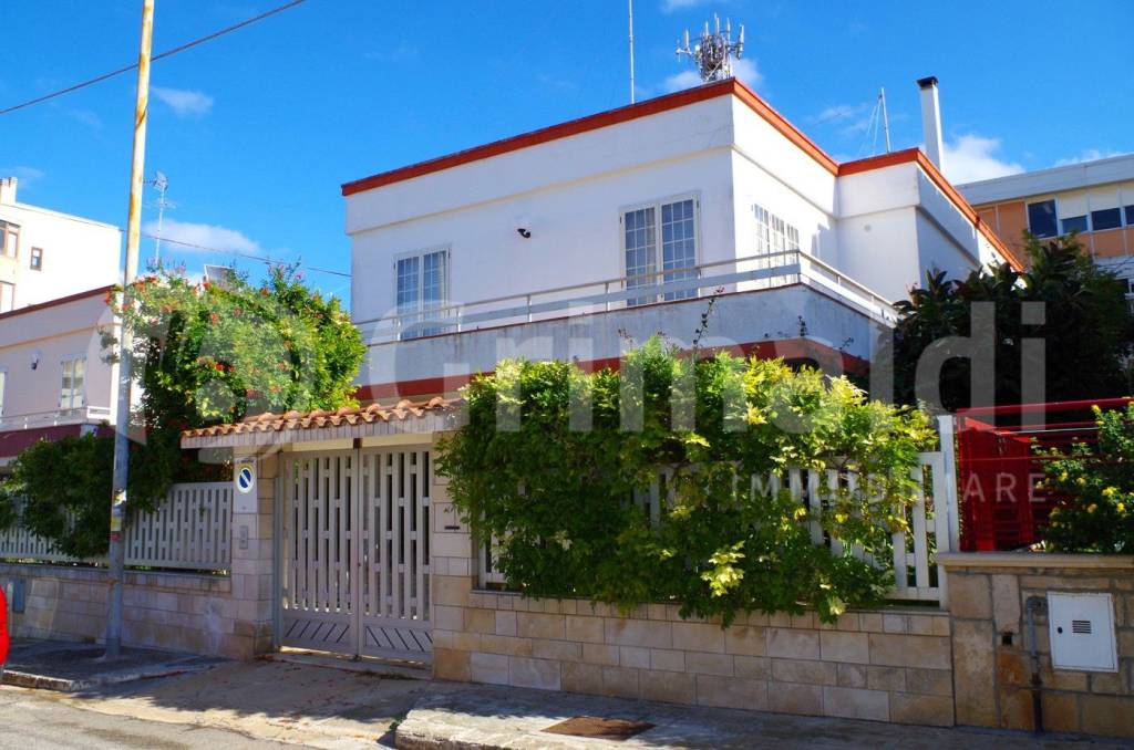 casa indipendente in vendita a Gallipoli in zona Rivabella
