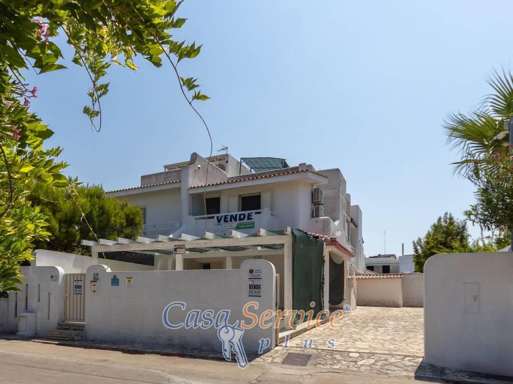casa indipendente in vendita a Gallipoli in zona Baia Verde