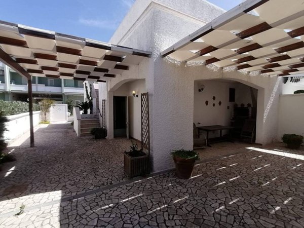 casa indipendente in vendita a Gallipoli in zona Baia Verde