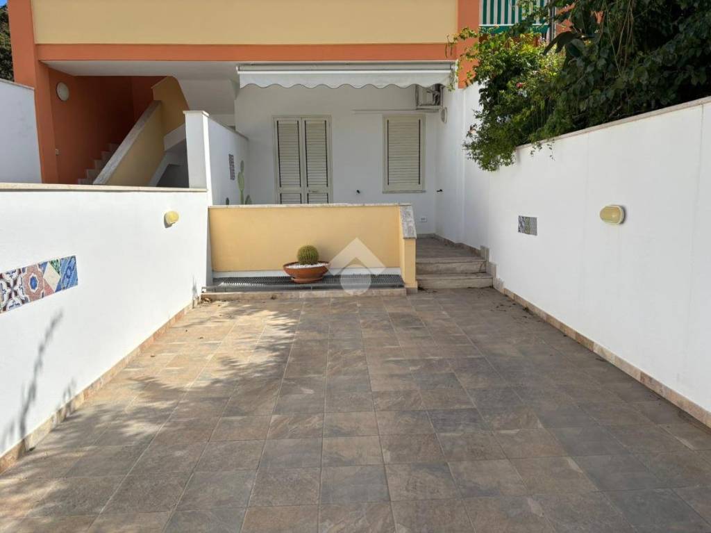 casa indipendente in vendita a Gallipoli in zona Baia Verde