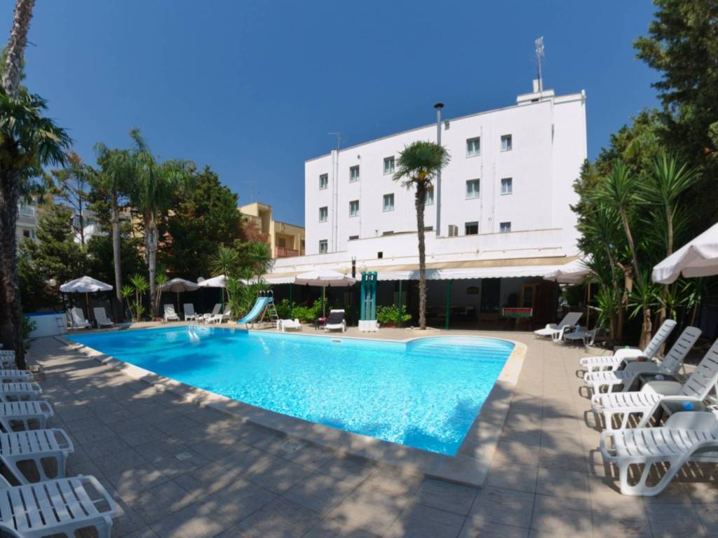 intera palazzina in vendita a Gallipoli in zona Rivabella