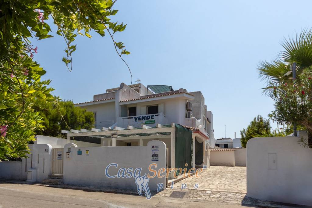 casa indipendente in vendita a Gallipoli in zona Baia Verde