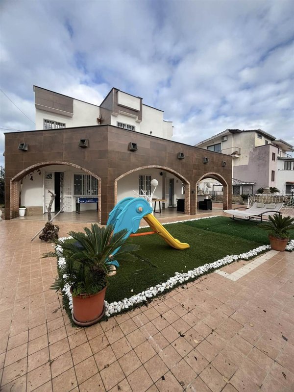 casa indipendente in vendita a Gallipoli in zona Baia Verde