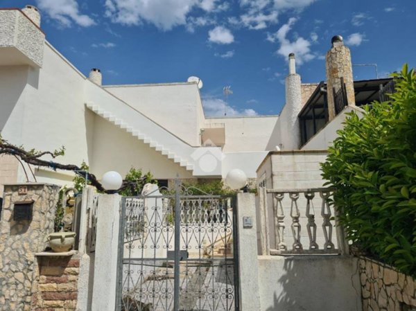 casa indipendente in vendita a Gallipoli in zona Baia Verde