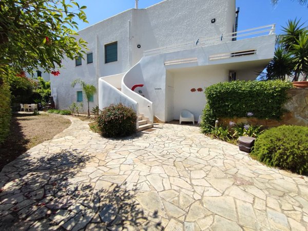 casa indipendente in vendita a Gallipoli in zona Baia Verde