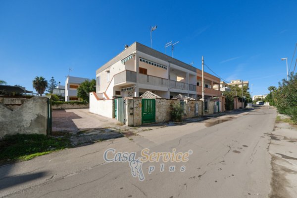 casa indipendente in vendita a Gallipoli in zona Baia Verde