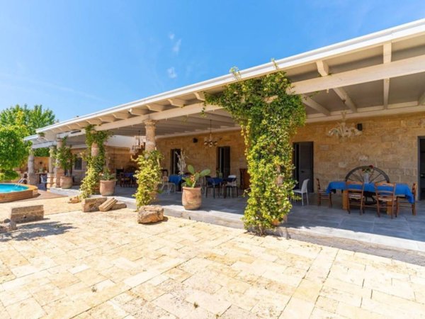 intera palazzina in vendita a Gallipoli in zona Baia Verde