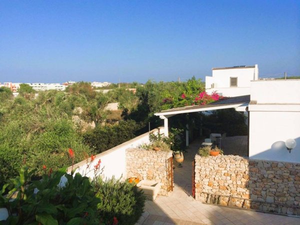 intera palazzina in vendita a Gallipoli in zona Baia Verde